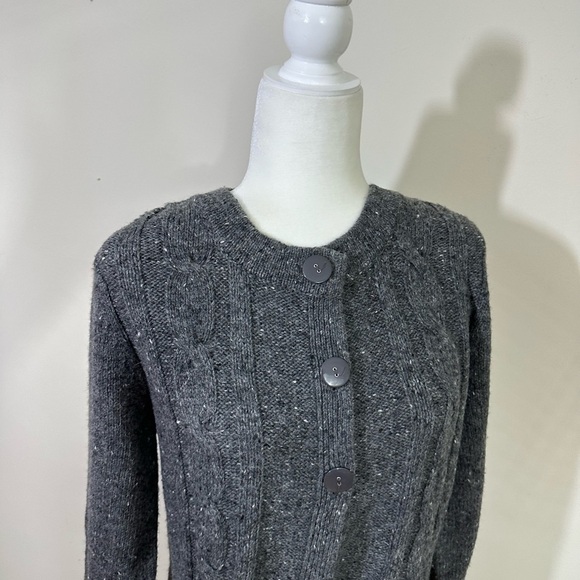 Karen Scott sz med sweater. Three button cardigan in a gray flecked yarn - Picture 9 of 11
